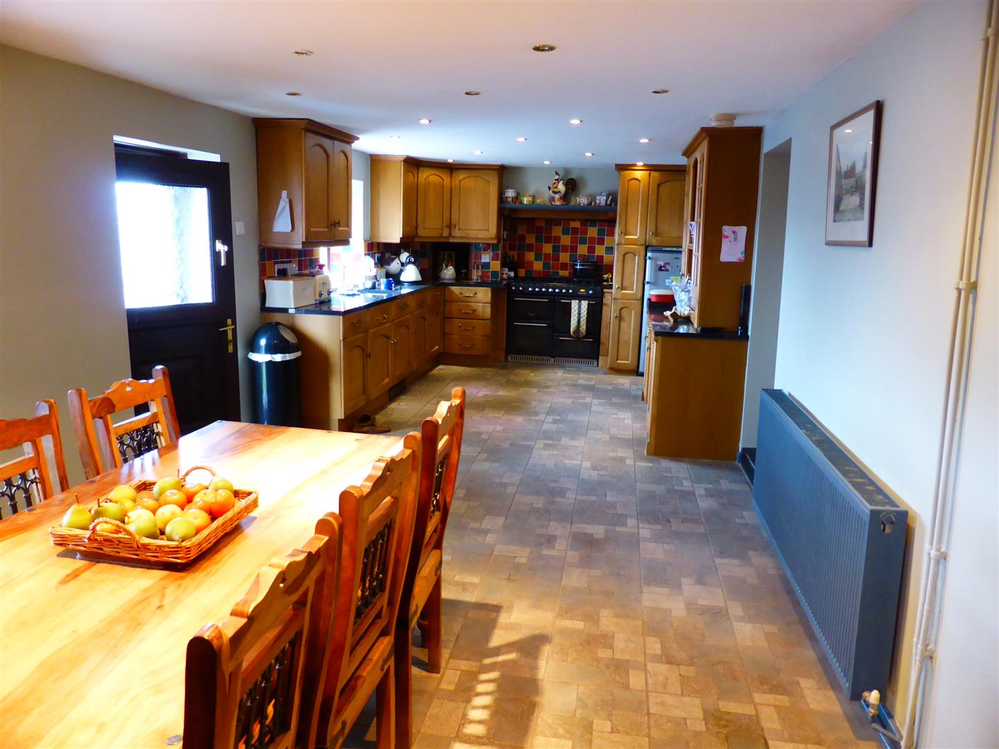 KITCHEN/LIVING ROOM